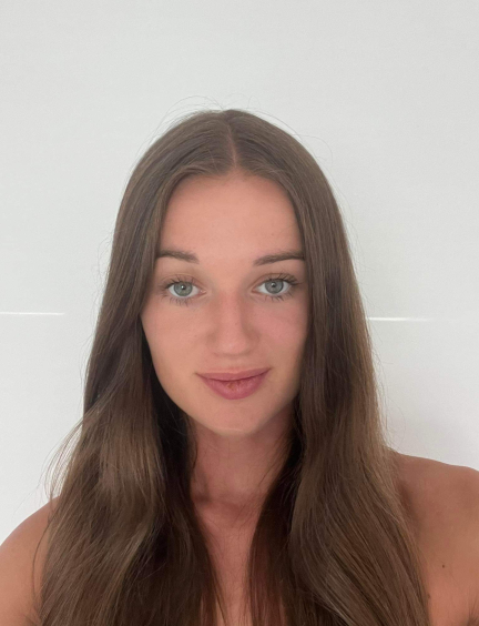 Nela K.